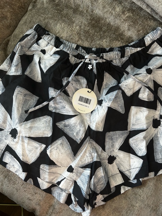 Vrg Grl Pants - NWT • Vrg grl shorts - size 2
